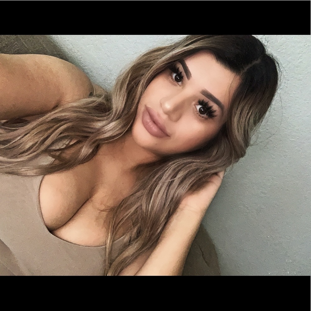 Meet your Posher, Yesenia